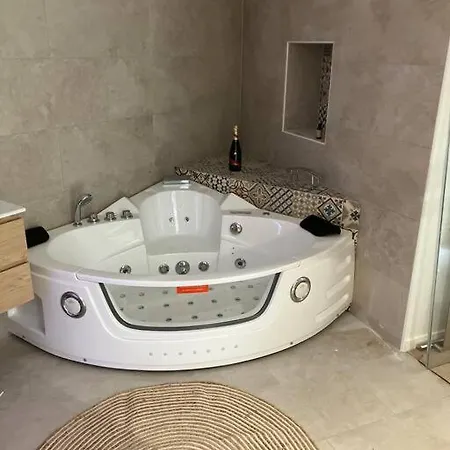 Cocooning - Room, Balneo, Sauna Tourbes